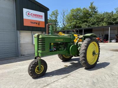 John Deere MODEL B