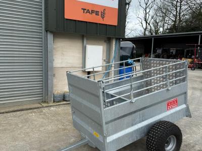 Long dog 5ft x 3ft sheep trailer with partition