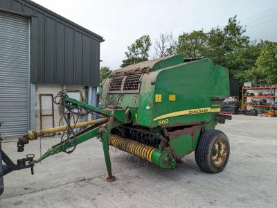 John Deere 568 round baler