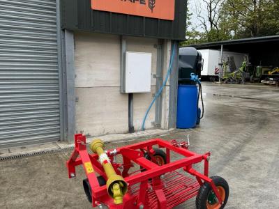 New WINTON Potato digger