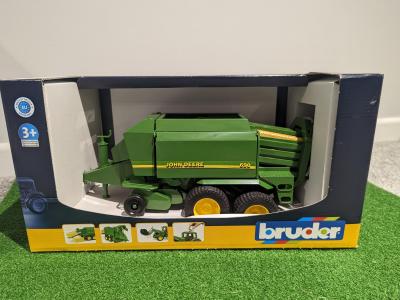 Bruder John Deere 690 big baler