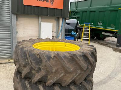 John Deere wheels and tyres 150mm hub 520/70/38