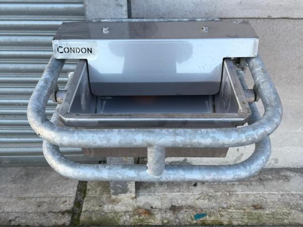 NEW Condon tip over drinkers