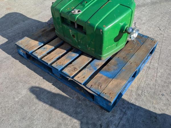 John Deere 900Kg block weight