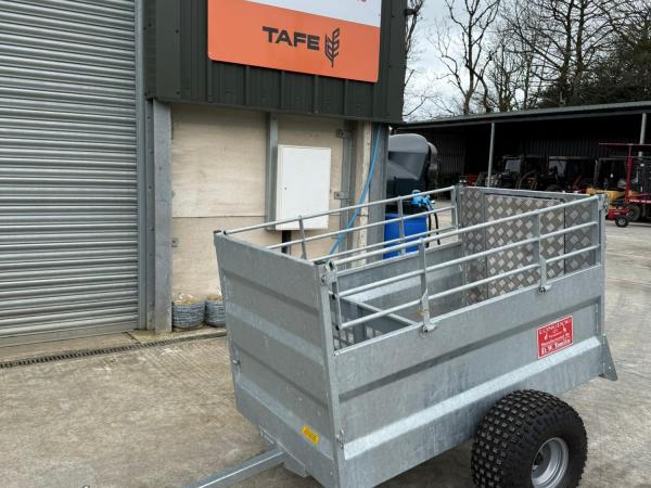 Long dog 5ft x 3ft sheep trailer with partition