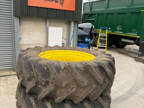 John Deere wheels and tyres 150mm hub 520/70/38