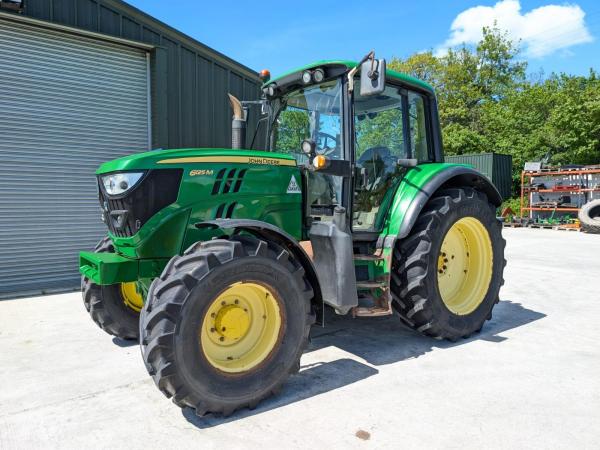 John Deere 6125M